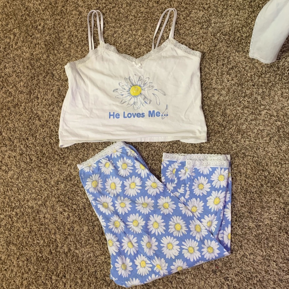 Floral Pajama Set. Size Large
